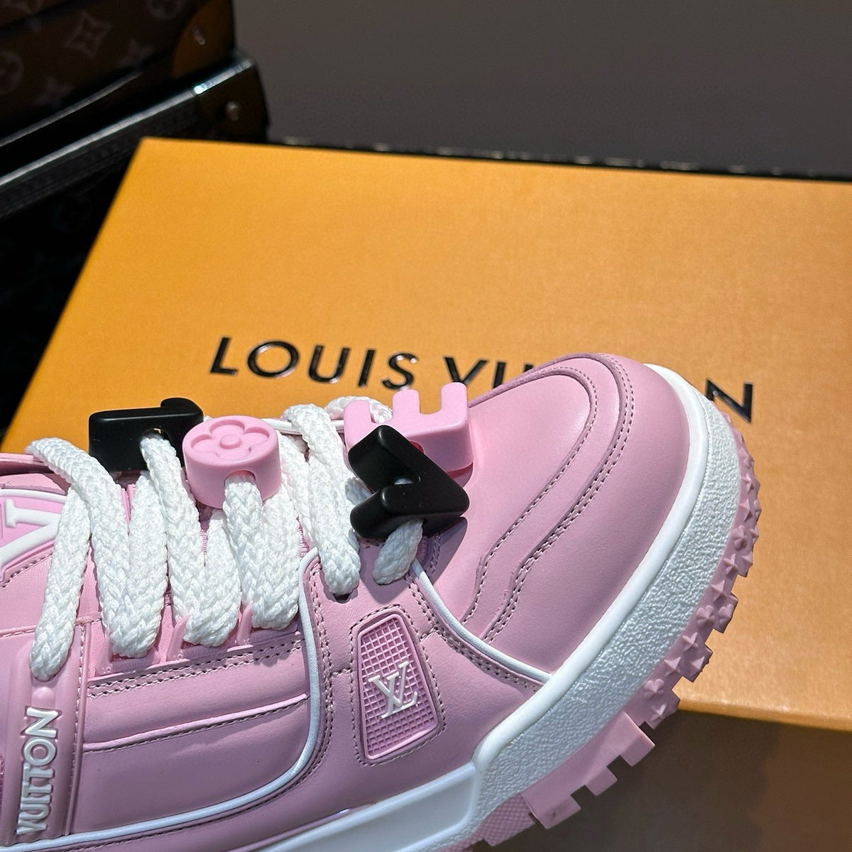LOU TRAINERS