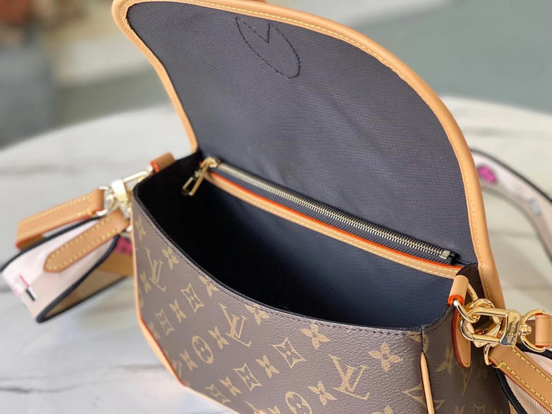 I W Fashion Lu-Vi bags - 17205