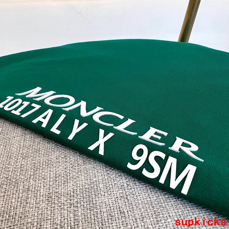 Moncler Luxury Cloth