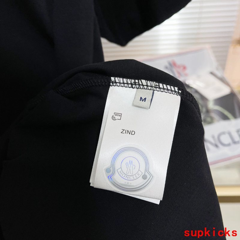 Moncler Luxury Cloth