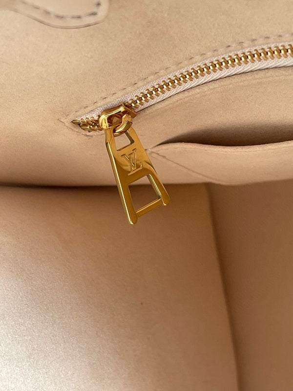 I W Fashion Lu-Vi bags - 17163