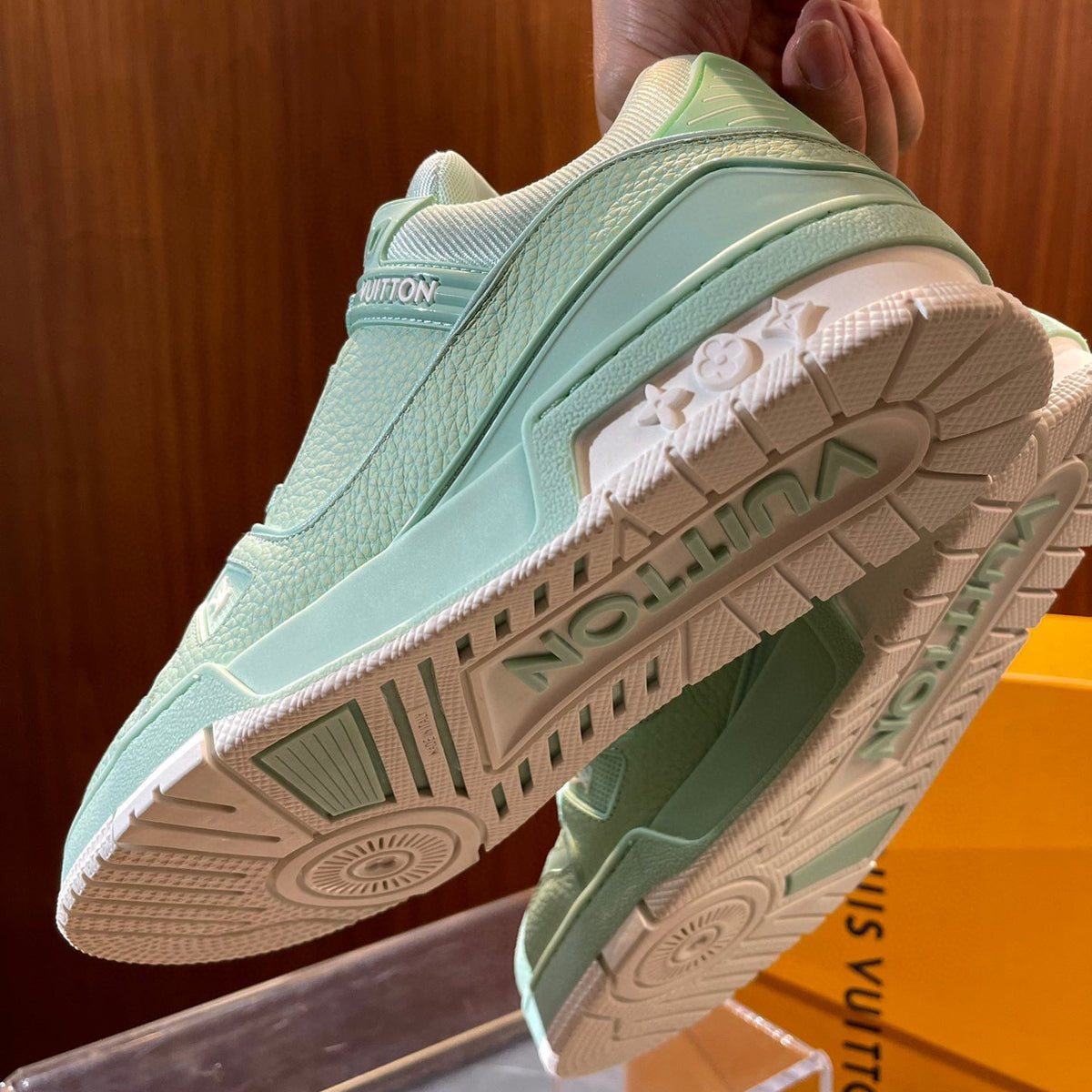 LOU TRAINERS