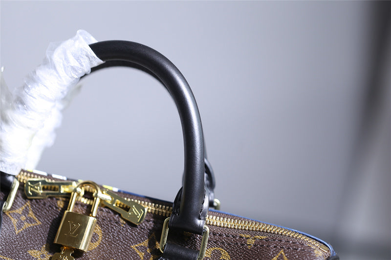 I W Fashion Lu-Vi bags - 8190
