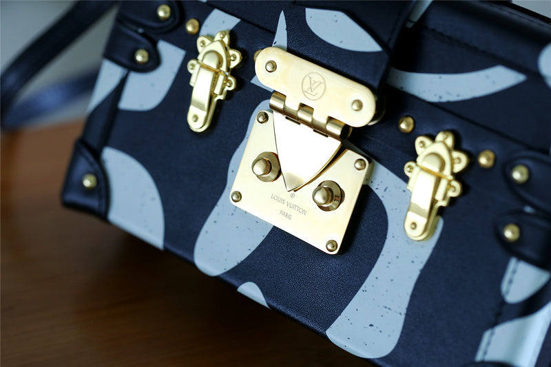 I W Fashion Lu-Vi bags - 8207