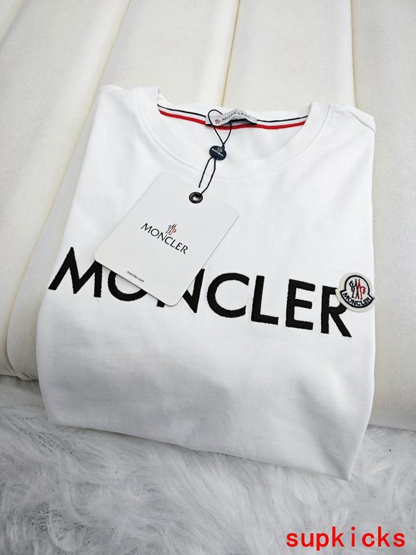 Moncler Luxury Cloth