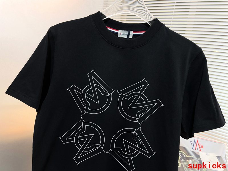 Moncler Luxury Cloth