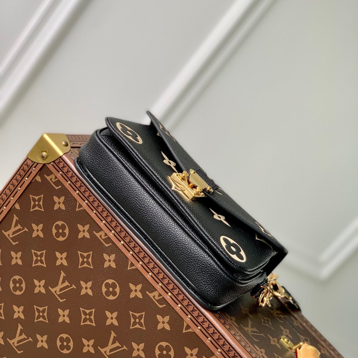 LOU POCHETTE METIS EAST WEST BAG