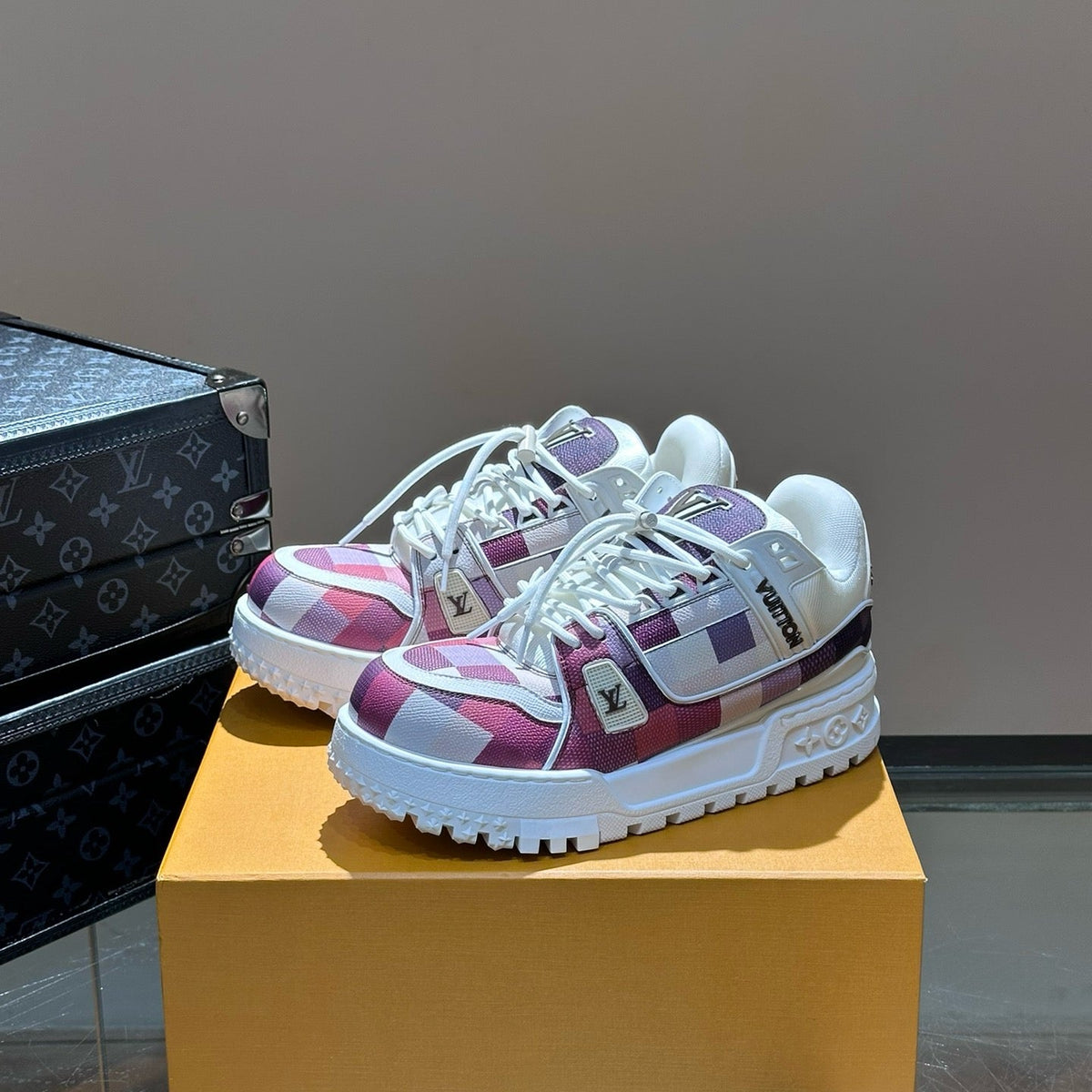 LOU TRAINERS