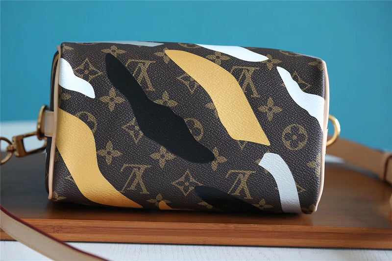 I W Fashion Lu-Vi bags - 8152