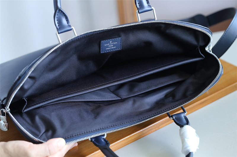 I W Fashion Lu-Vi bags - 9881
