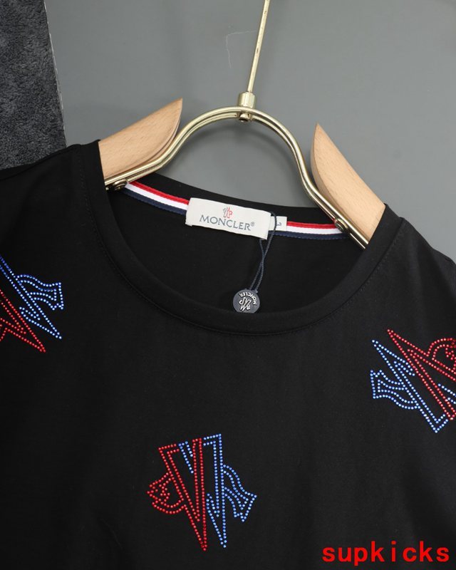 Moncler Luxury Cloth