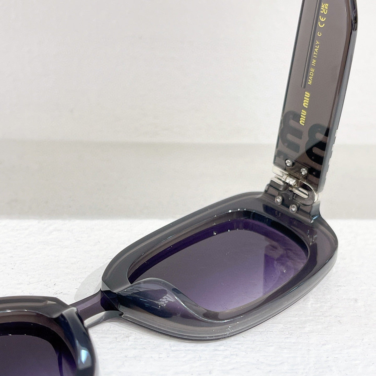 MIU M SUNGLASSES