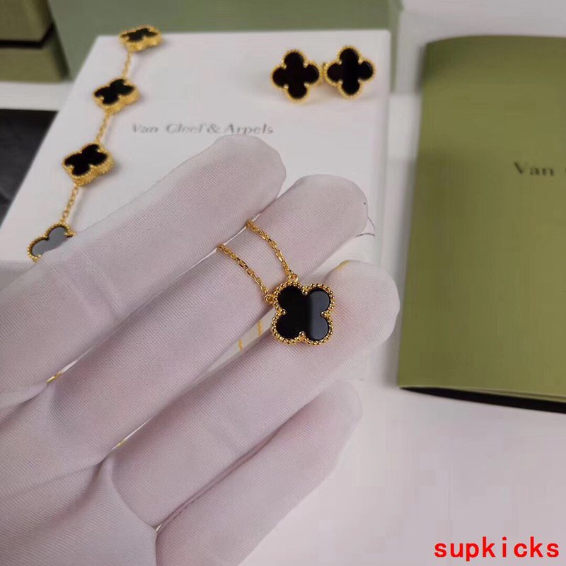 Van Cleef & Arples Jewelry