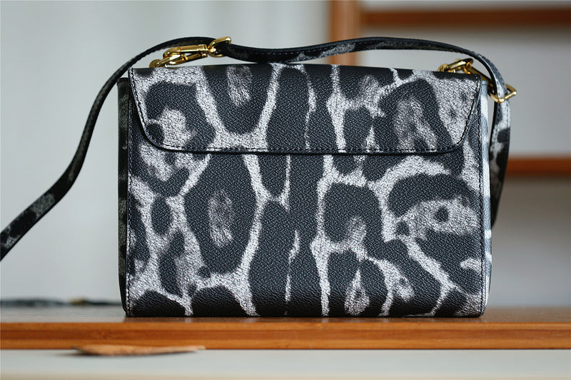 I W Fashion Lu-Vi bags - 8506