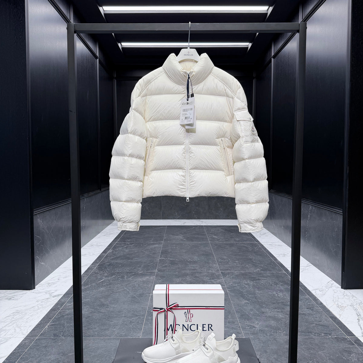 MONC PETRA JACKET