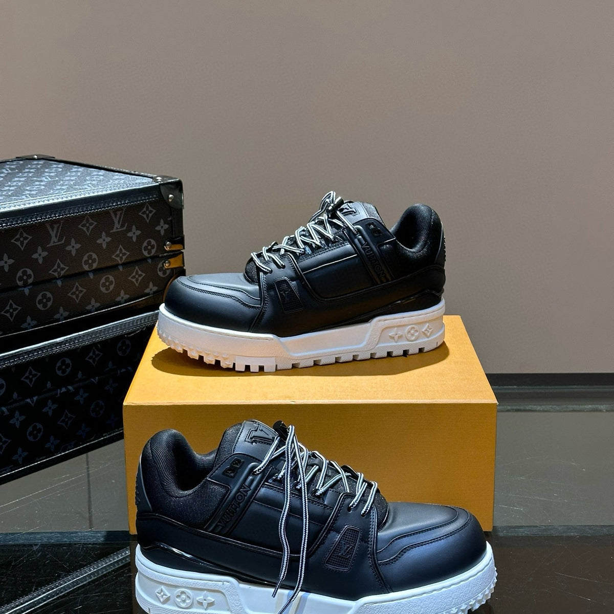 LOU TRAINERS
