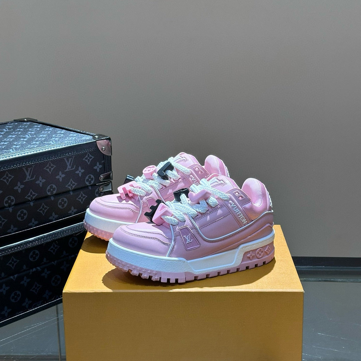 LOU TRAINERS
