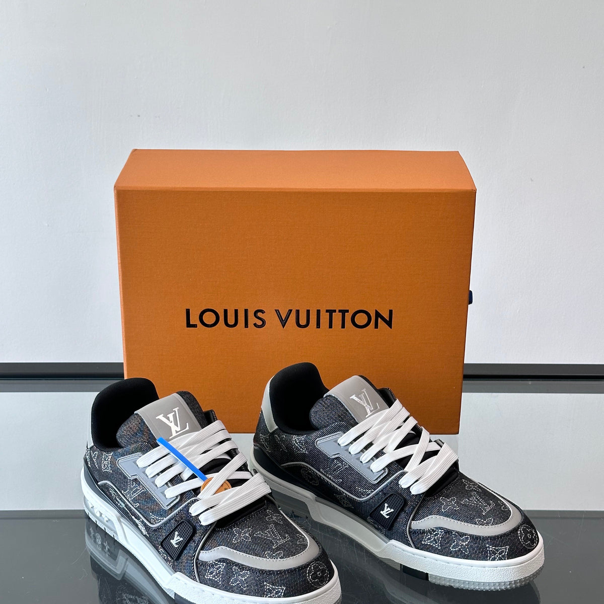 LOU TRAINERS ND
