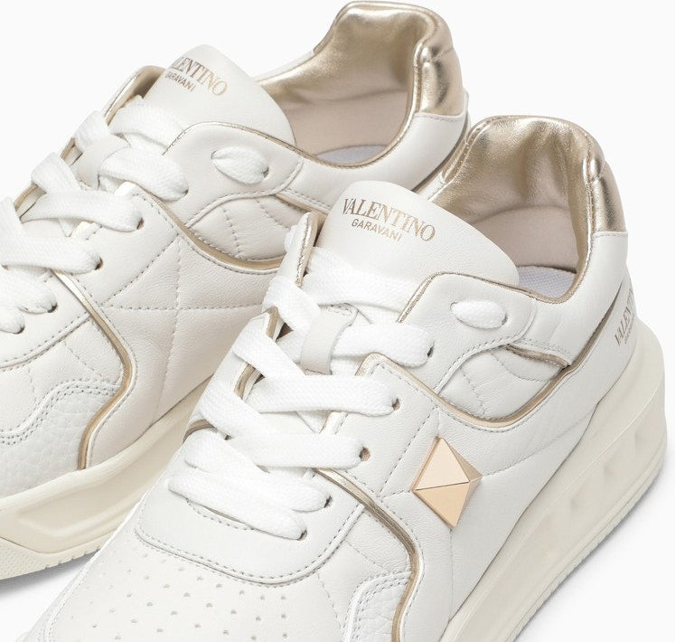 LOW-TOP ONE STUD WHITE LEATHER SNEAKER