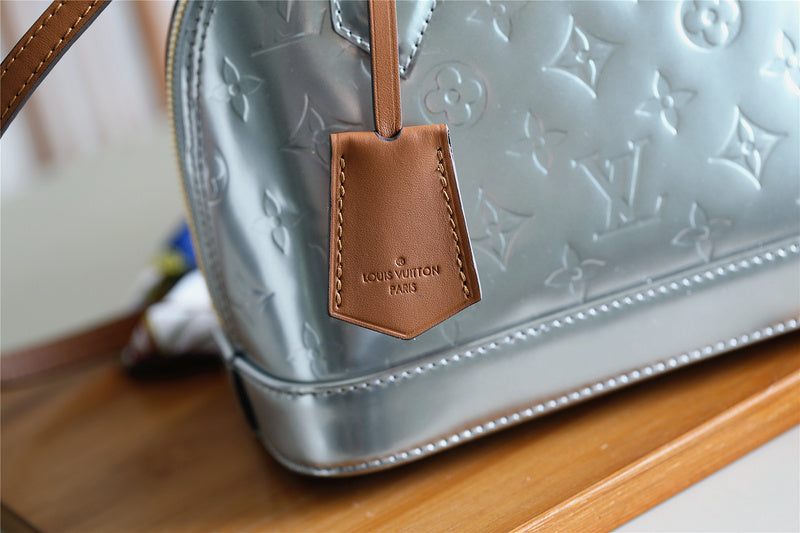 I W Fashion Lu-Vi bags - 8273