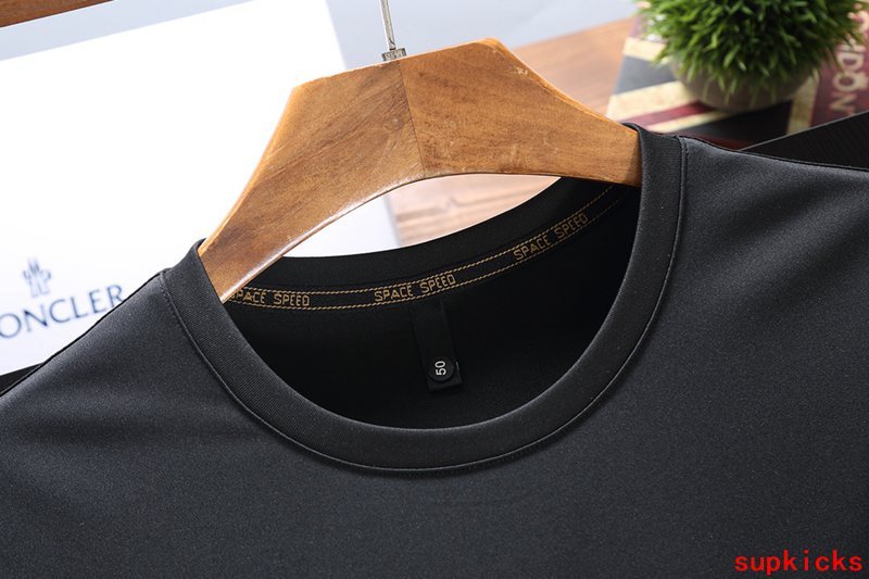 Moncler Luxury Cloth