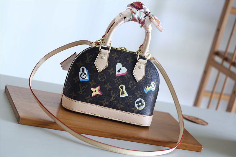 I W Fashion Lu-Vi bags - 8257