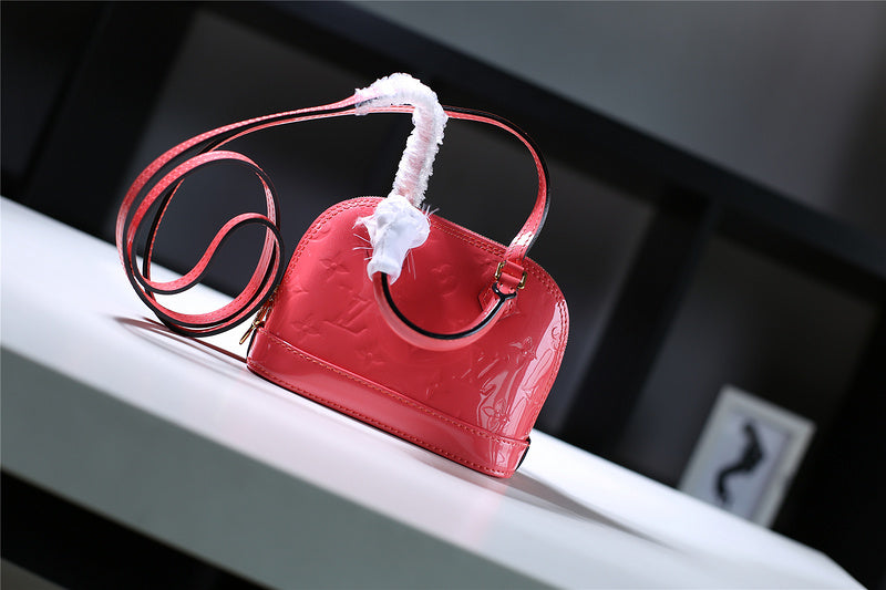 I W Fashion Lu-Vi bags - 8302
