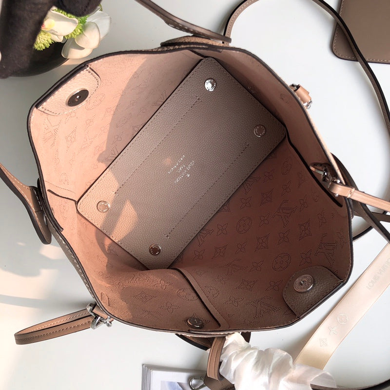 LOV2 Bags - Luxurious Bags  987