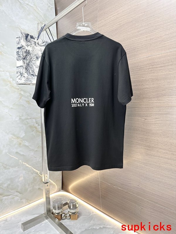 Moncler Luxury Cloth
