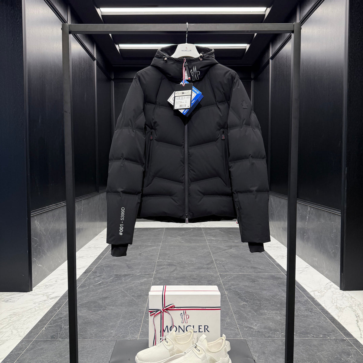 MONC ARCESAZ JACKET
