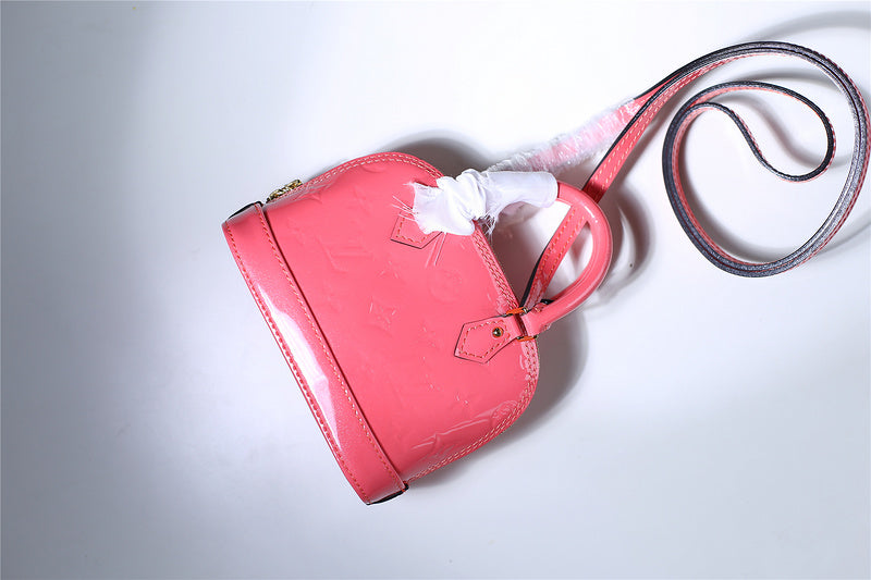 I W Fashion Lu-Vi bags - 8302
