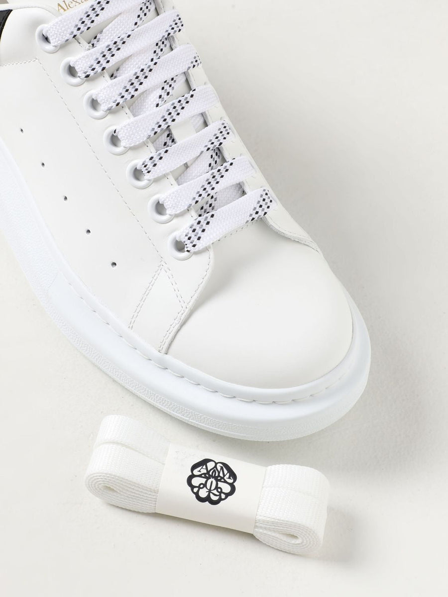WHITE AND BLACK OVERSIZED SNEAKERS