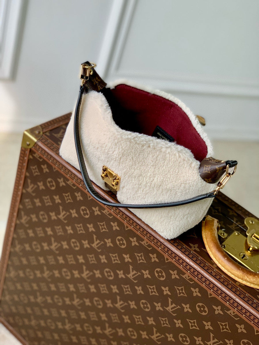 LOU POCHETTE MIA BAG