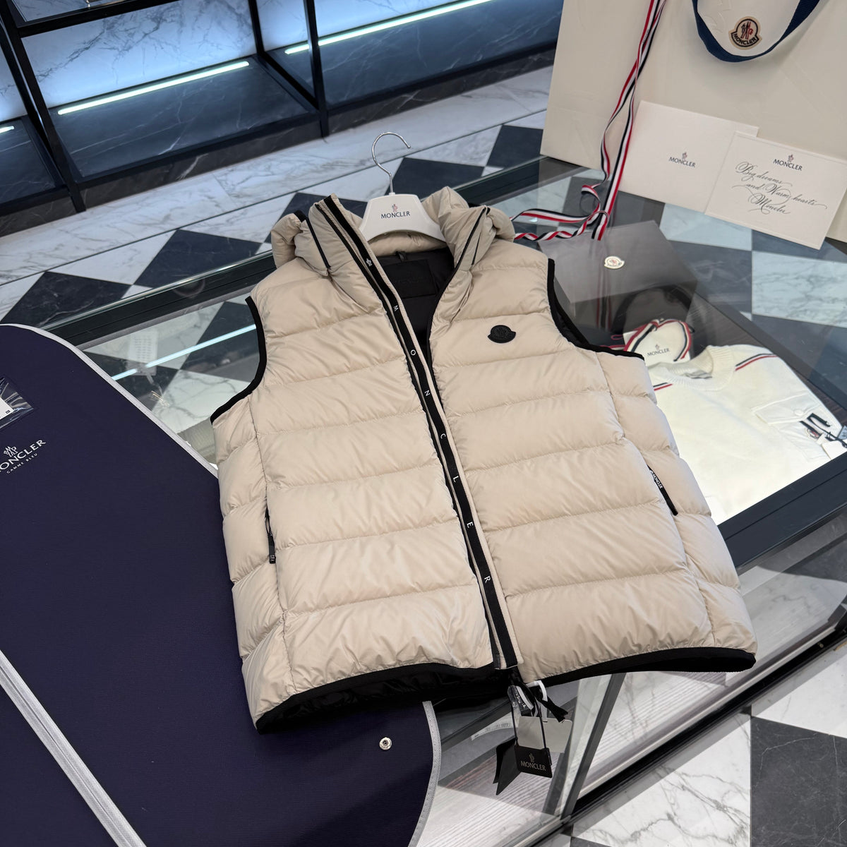 MONC VALMASQUE VEST
