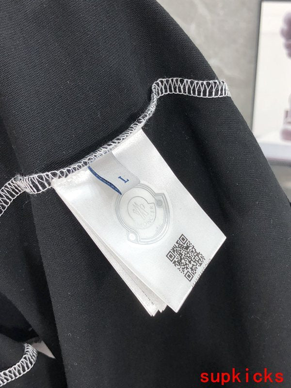 Moncler Luxury Cloth