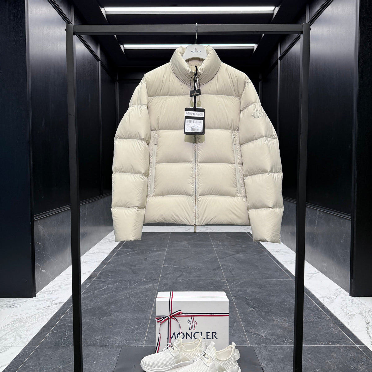 MONC TARN JACKET