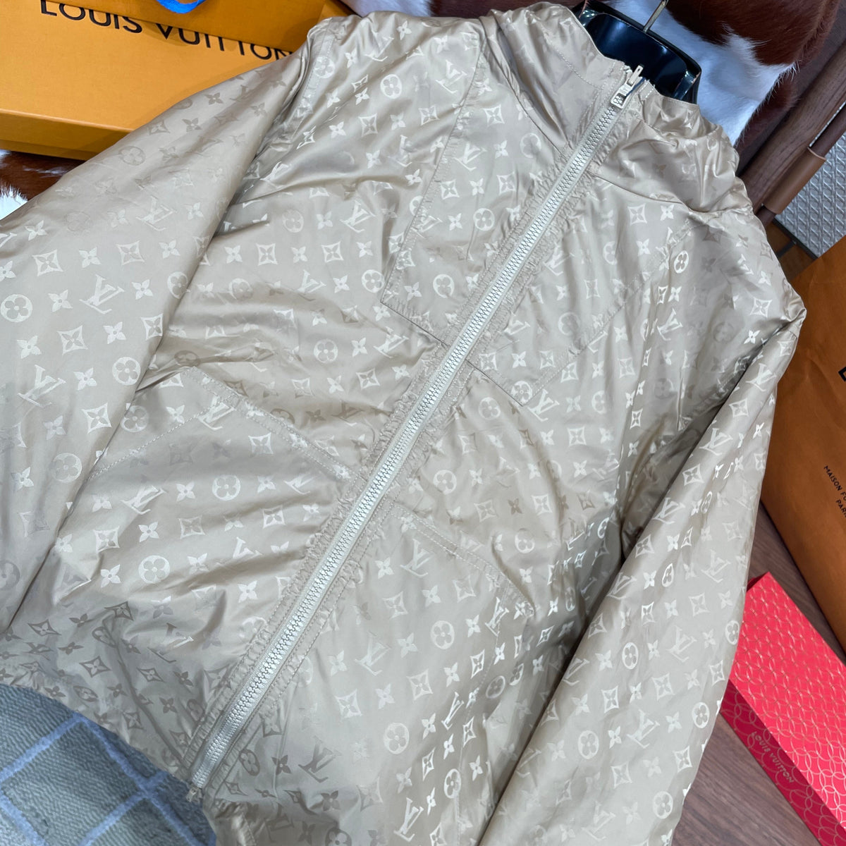 LOU JACKET