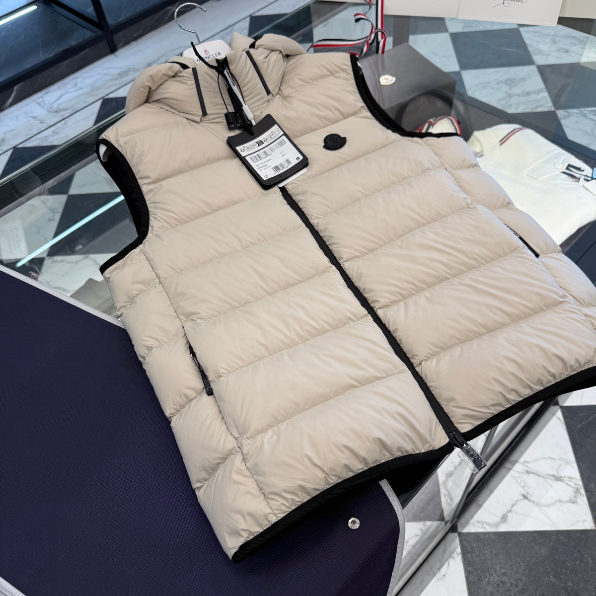 MONC VALMASQUE VEST