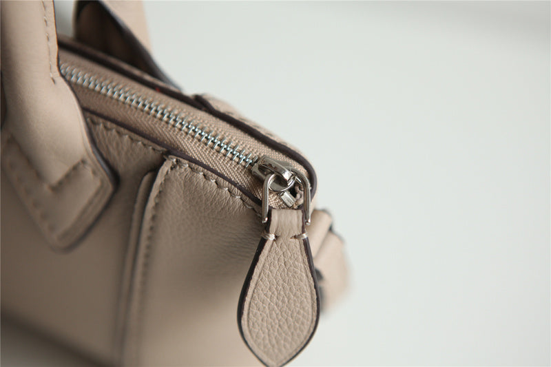 I W Fashion Lu-Vi bags - 8680