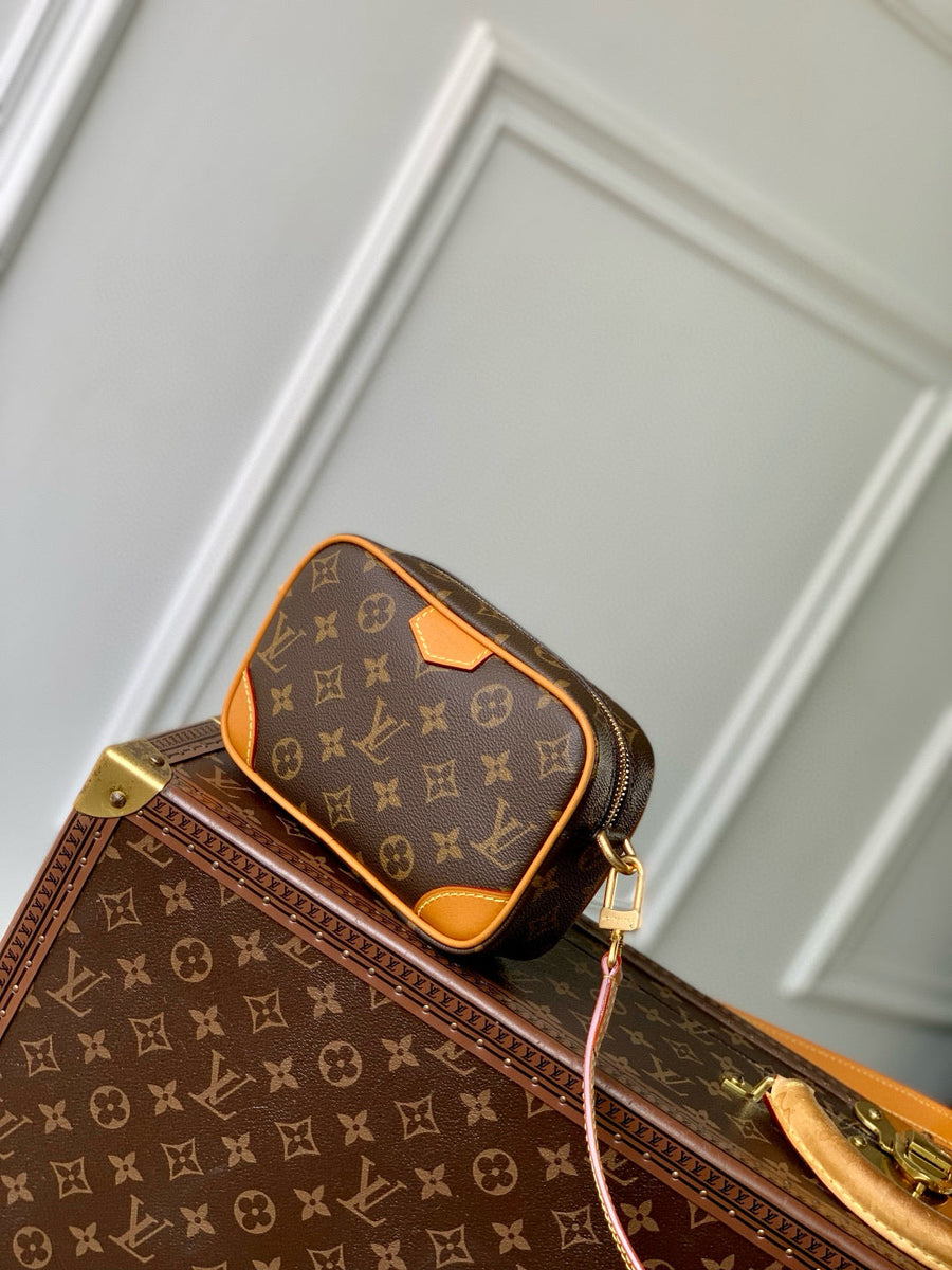 LOU TROCADERO WEARABLE WALLET