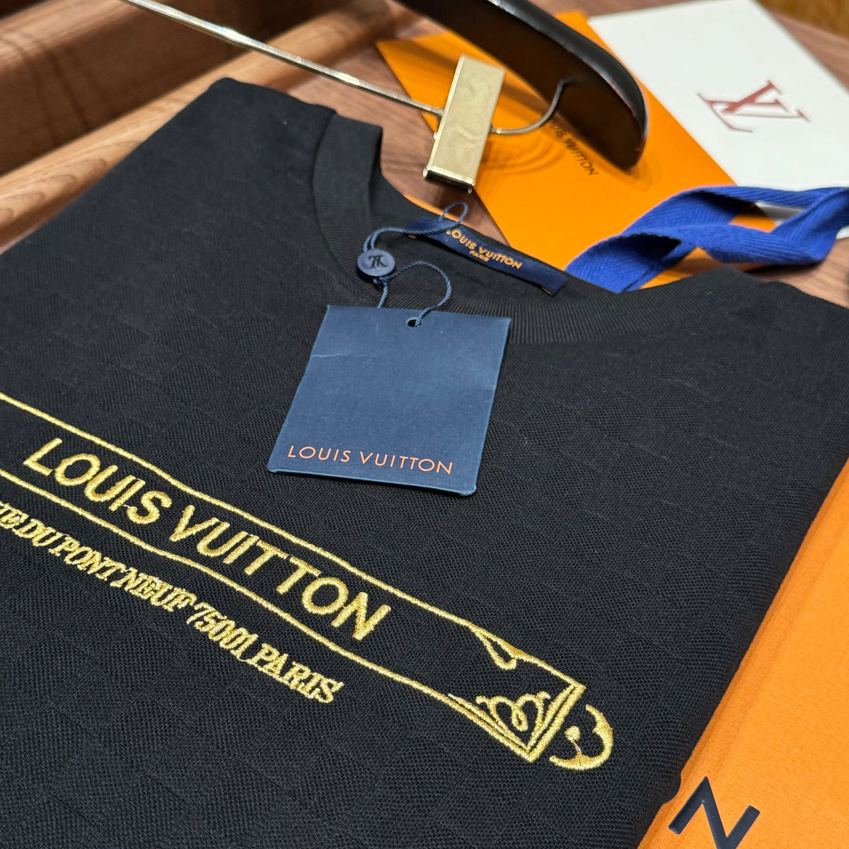 LOU T-SHIRT