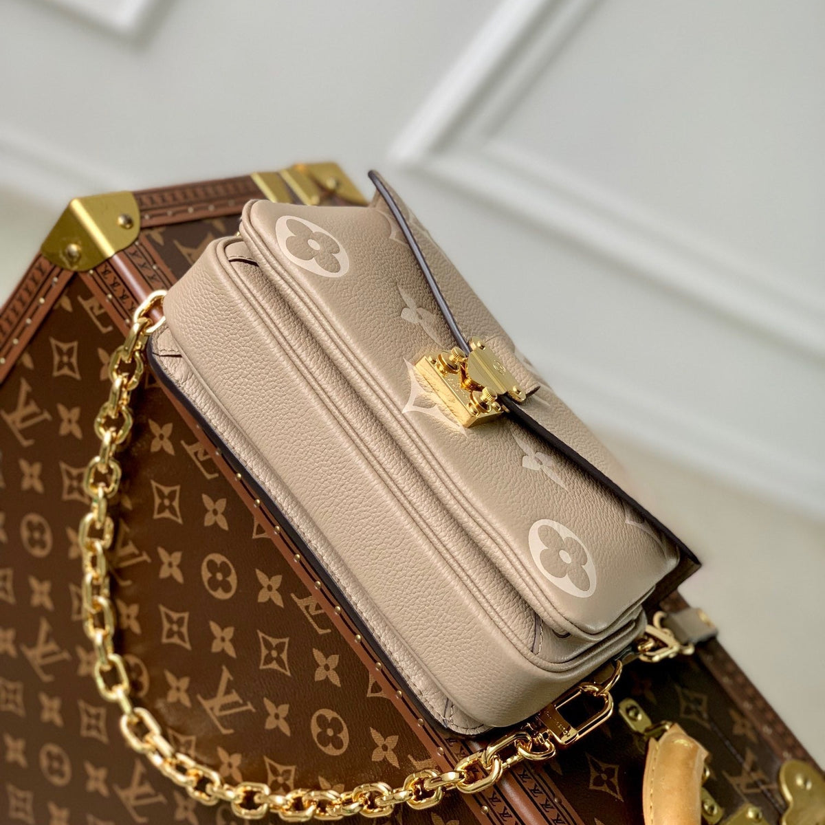 LOU POCHETTE METIS EAST WEST BAG
