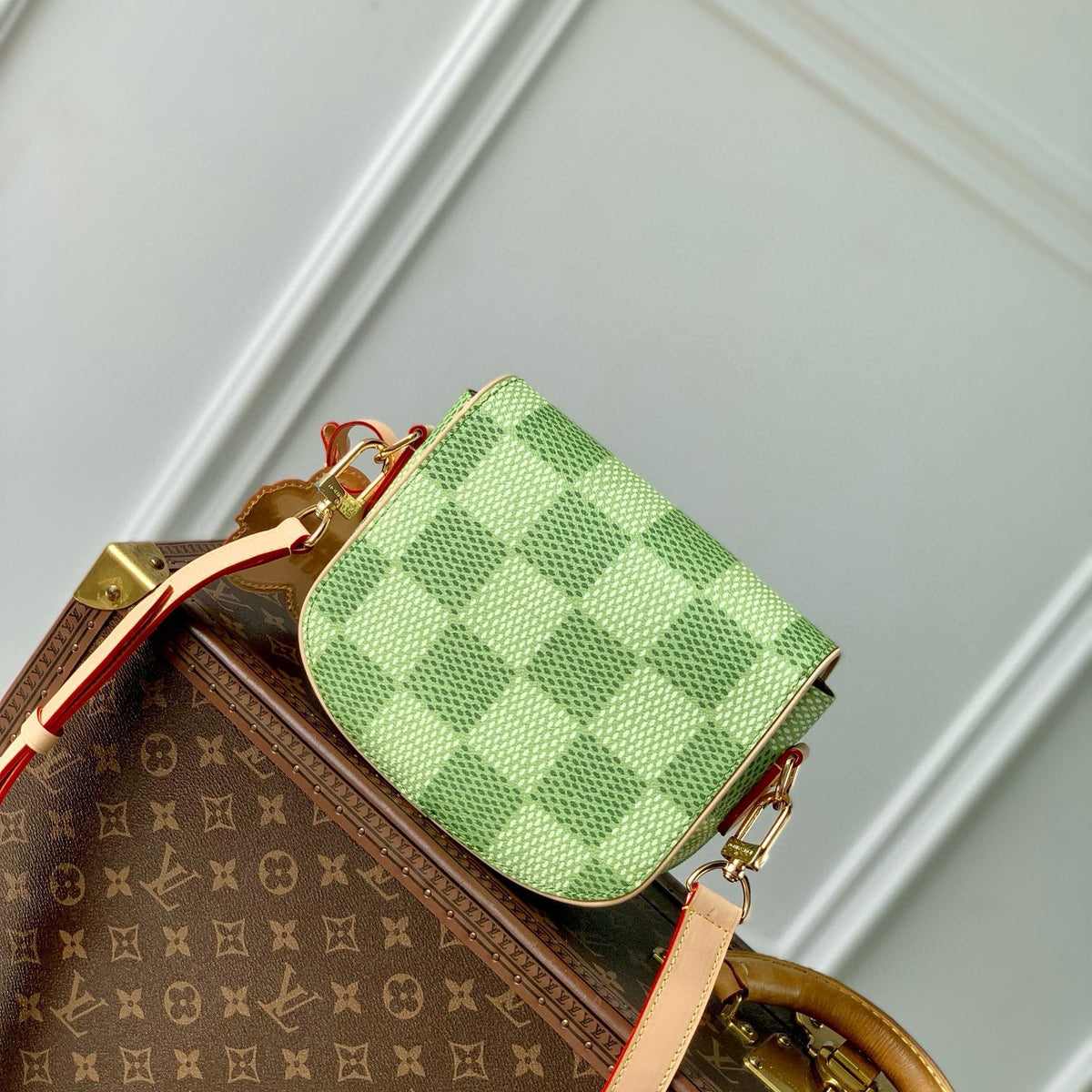 LOU MONTSOURIS MESSENGER BAG