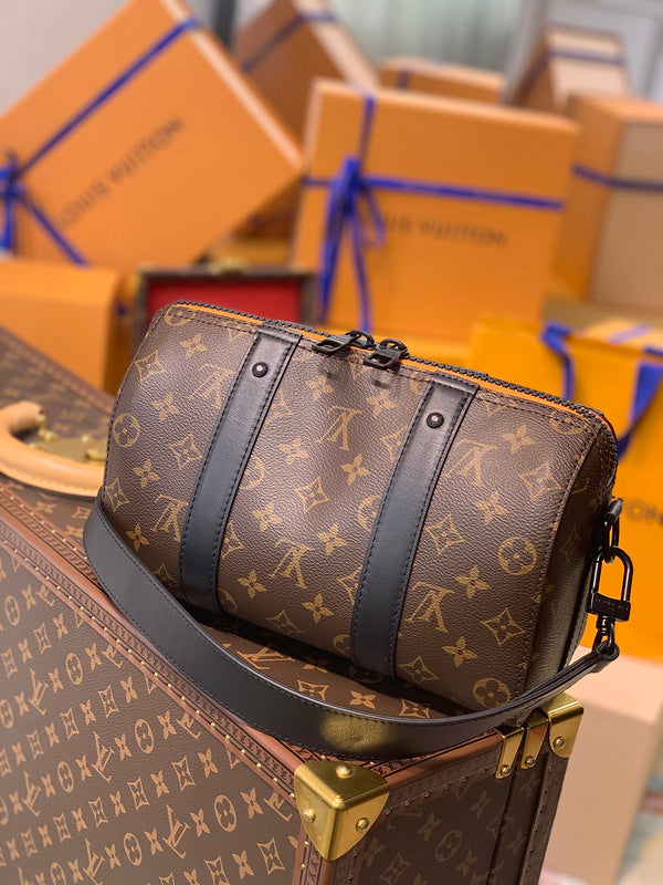 I W Fashion Lu-Vi bags - 17040