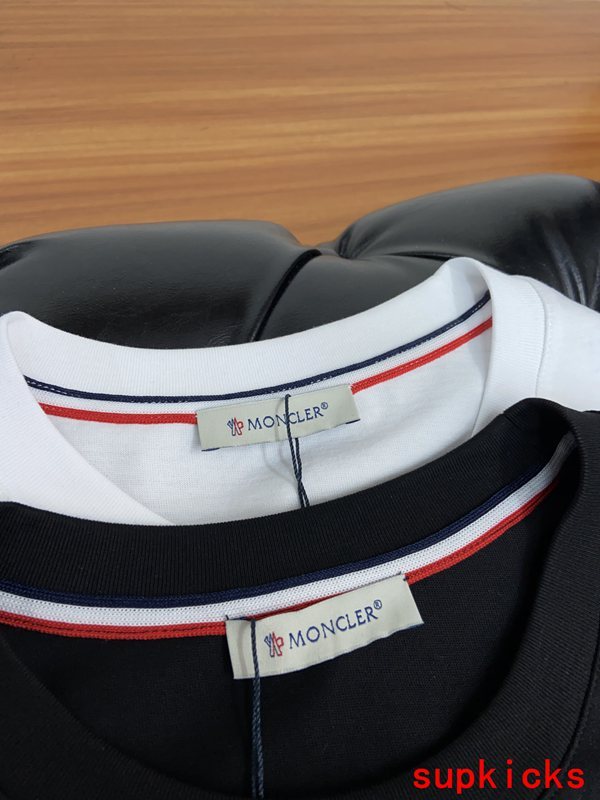Moncler Luxury Cloth
