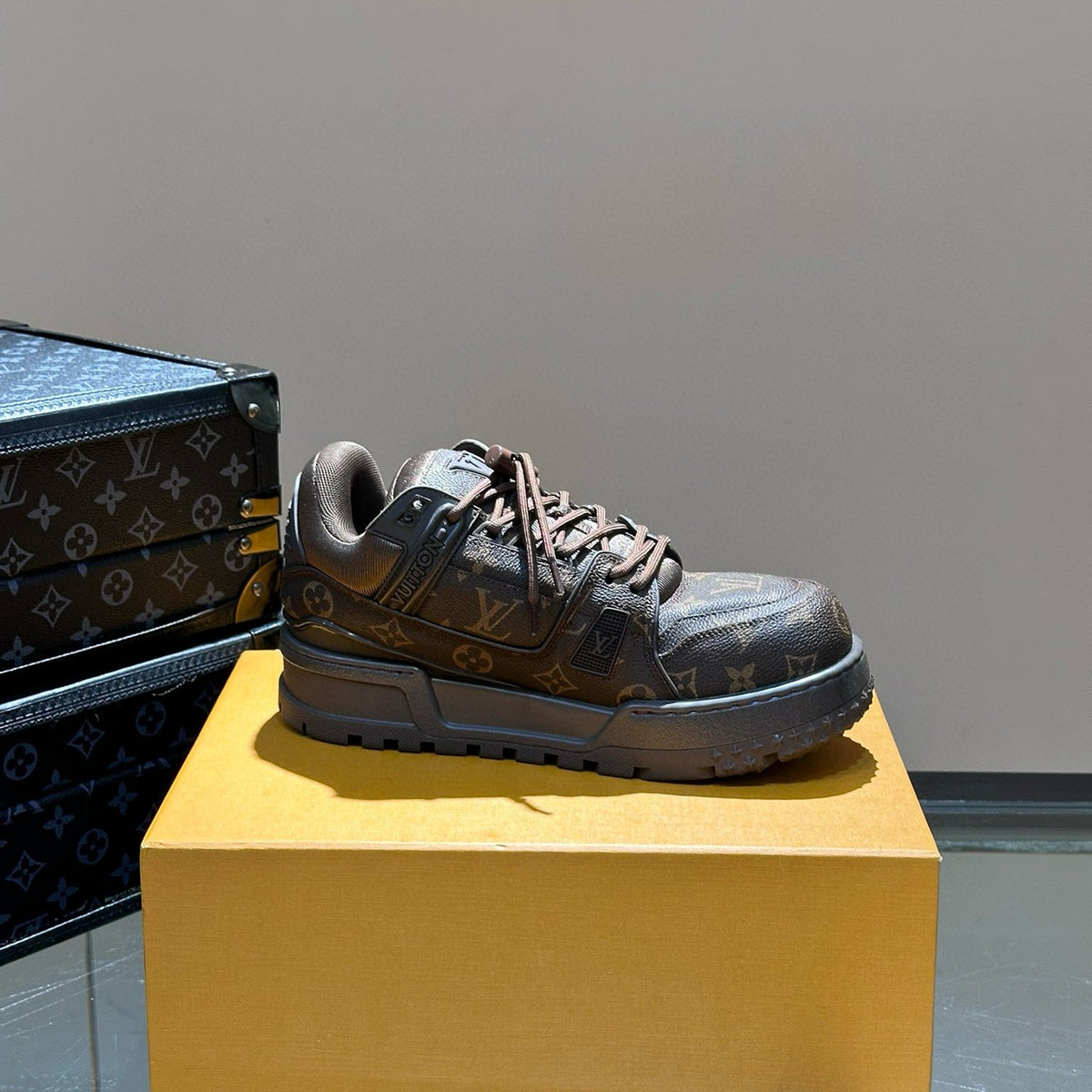 LOU TRAINERS