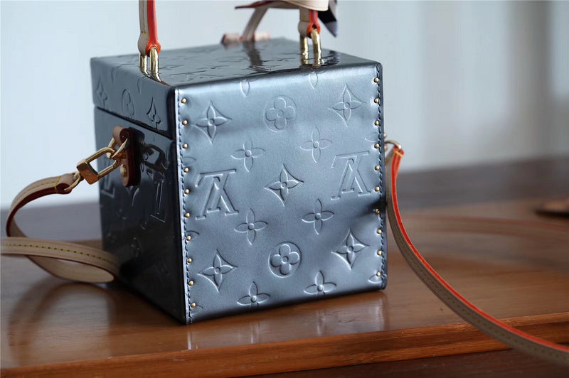 I W Fashion Lu-Vi bags - 9345