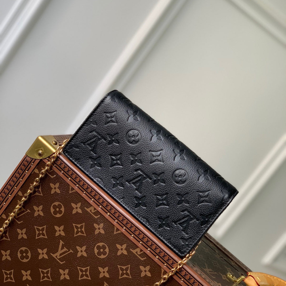 LOU LILY WALLET ON CHAIN
