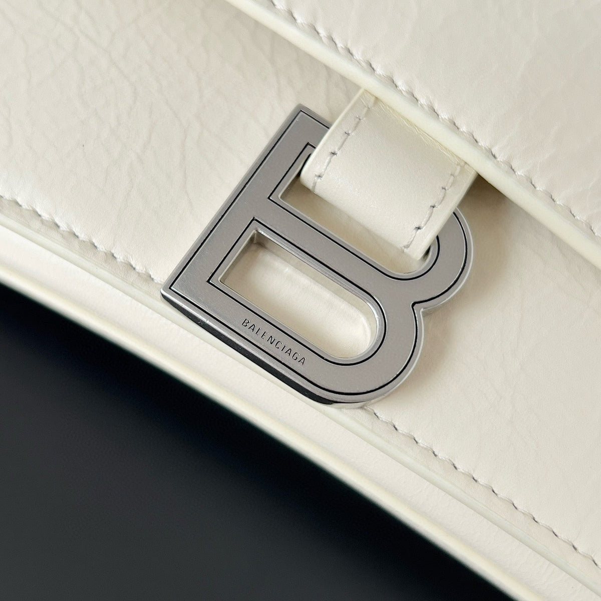 BAL MEDIUM CRUSH BAG