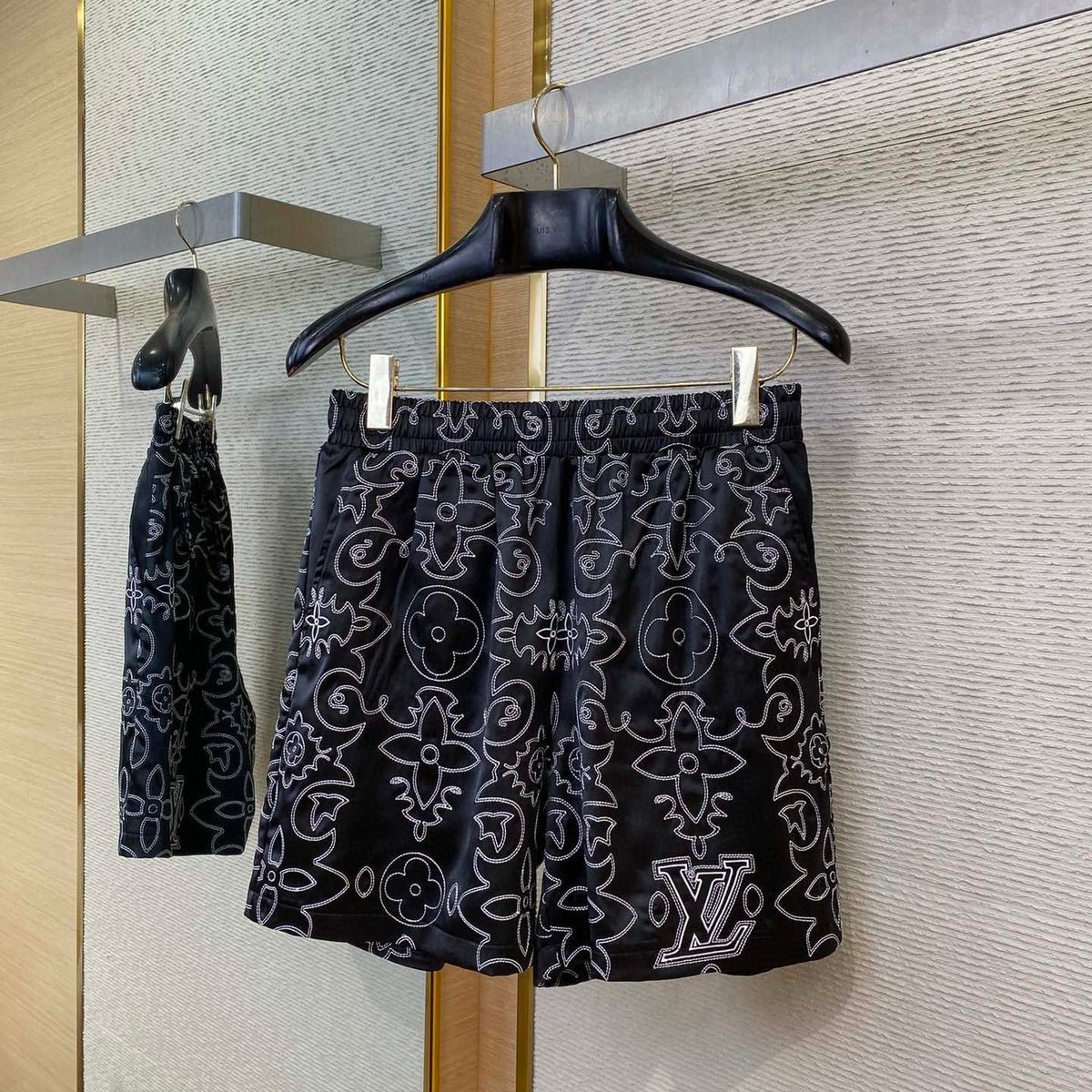 LOU SHORTS